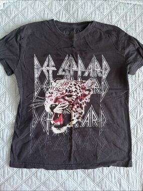 Black Def Leppard Graphic Tee with Leopard Head